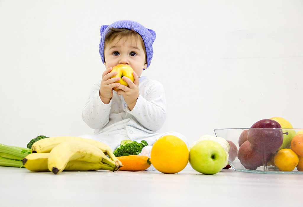 میوه خوردن کودک زیر یک سال