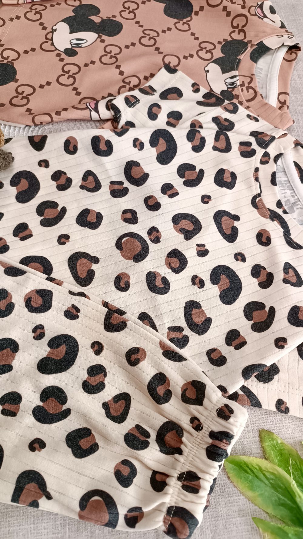 تیشرت و شلوارک کبریتی دخترانه و پسرانه از جنس پنبه در 8 طرح و رنگ مختلف مناسب سن 1 سال تا 7 سال و قیمت عالی