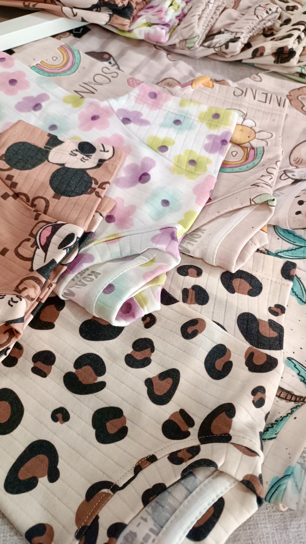 تیشرت و شلوارک کبریتی دخترانه و پسرانه از جنس پنبه در 8 طرح و رنگ مختلف مناسب سن 1 سال تا 7 سال و قیمت عالی