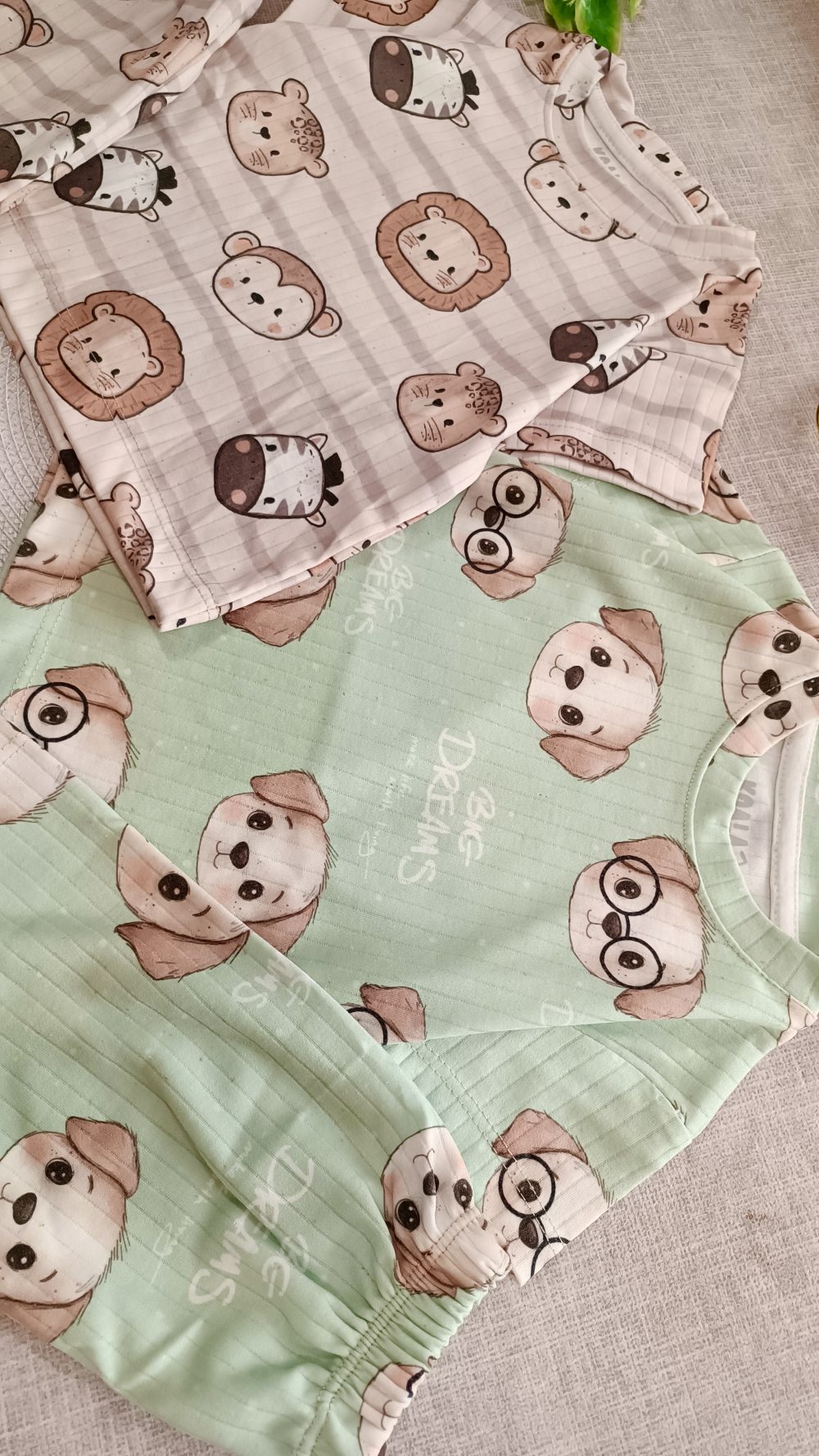 تیشرت و شلوارک کبریتی دخترانه و پسرانه از جنس پنبه در 8 طرح و رنگ مختلف مناسب سن 1 سال تا 7 سال و قیمت عالی