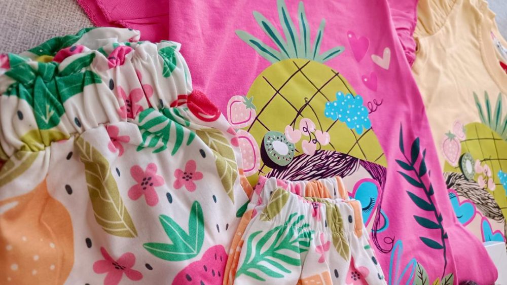 Tropical T-shirt and shorts (1)