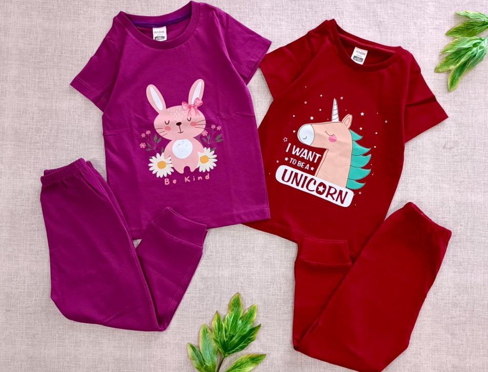 لباس تیشرت و شلوار اسپرت با طرح های متنوع و زیاد مناسب همه فصول و خنک با جنس پنبه و رنگهای جذاب از 2 سال تا 12 سال