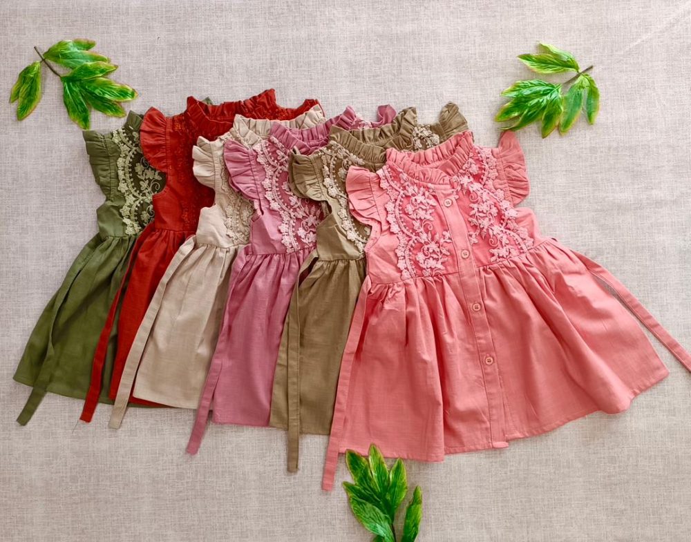 لباس پیراهن دخترانه تابستانی دانتل کارشده در 6 رنگ جذاب مناسب 2 سال تا 12 سال از جنس کتان کاغذی