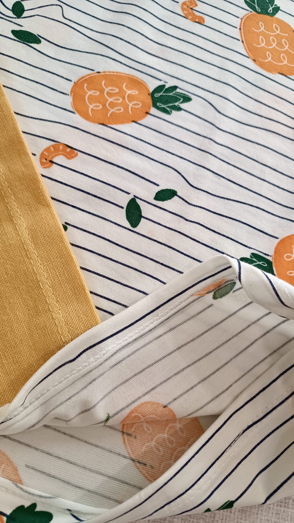 تیشرت و شلوار دخترانه در 3 رنگ با طرح آناناس و جنس پنبه مناسب سن 10 سال تا 16 سال