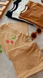 لباس تیشرت و شلوارک دخترانه با طرح گل روی آن و جنس پنبه مناسب تابستان با رنگهای جذاب