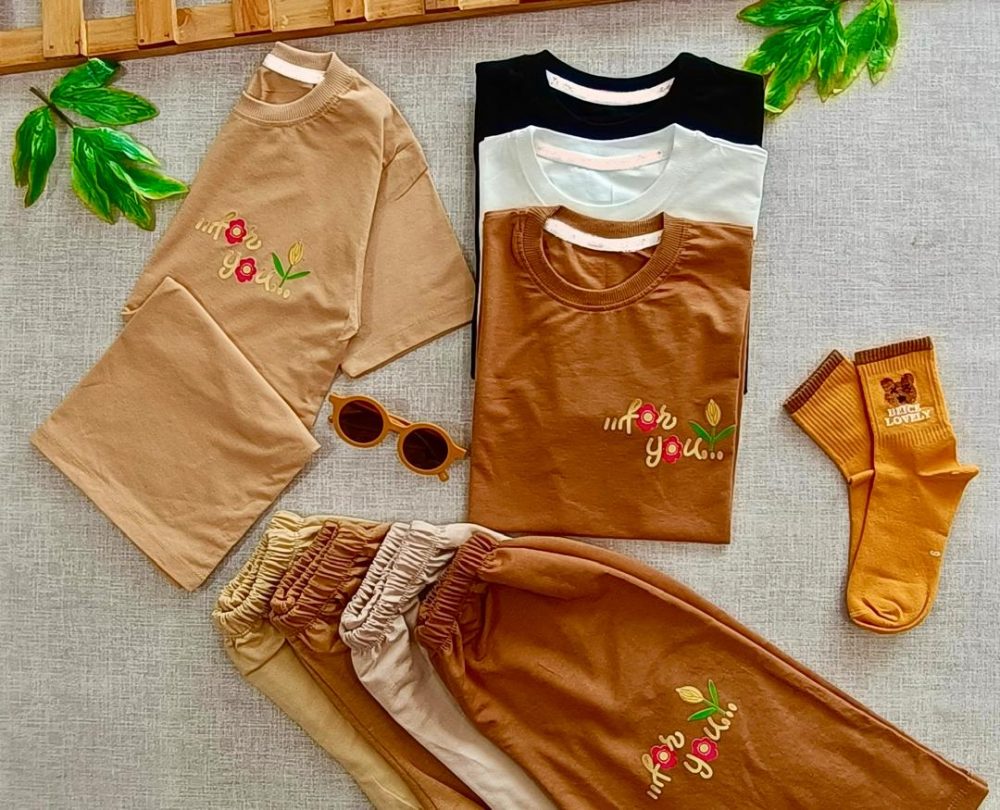 T-shirt and shorts for you (6) لباس تیشرت و شلوارک دخترانه با طرح گل روی آن و جنس پنبه مناسب تابستان با رنگهای جذاب