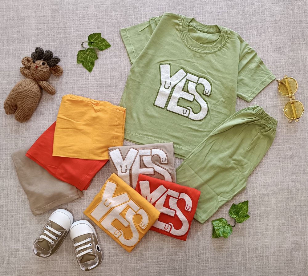 T-shirt shorts yes (1)