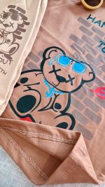 لباس تاپ و شلوارک بچه گانه با طرح تدی نسکافه ای مناسب دختر و پسر با جنس پنبه و خنک مناسب تابستان