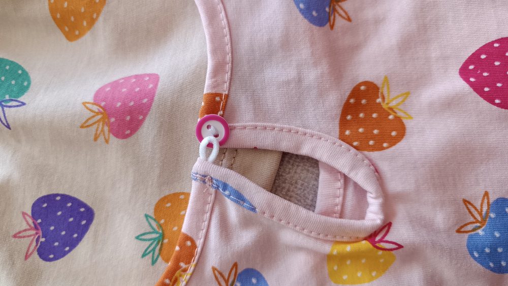 Strawberry shirt (4)