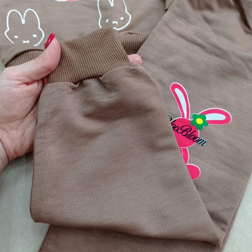 Girls' blouse and pants outfit suitable for ages 1 to 5 years (10) Girls' blouse and pants outfit suitable for ages 1 to 5 years