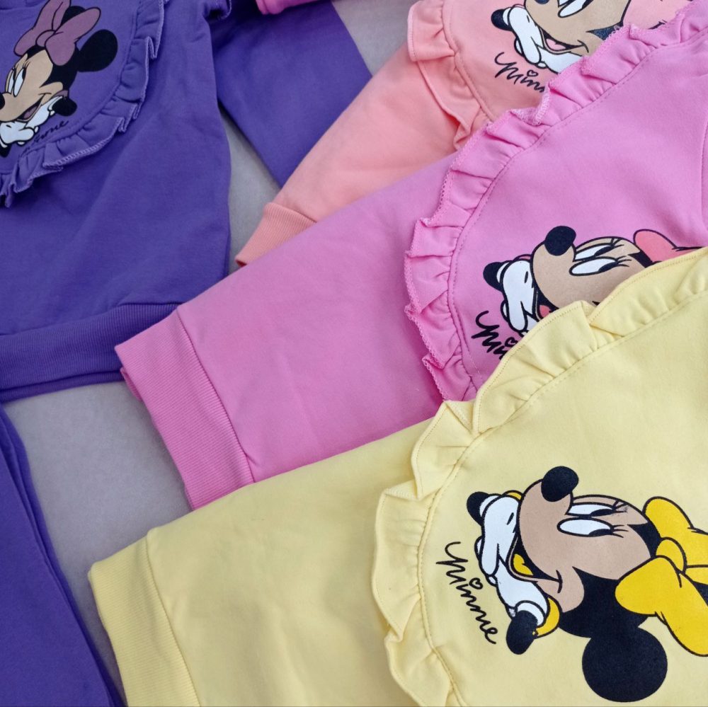 Girls' hoodie and pants suitable for ages 3 to 9 years old