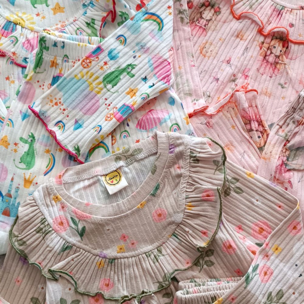 Girls' matching blouse and pants set, suitable for ages 2 to 9 years old.