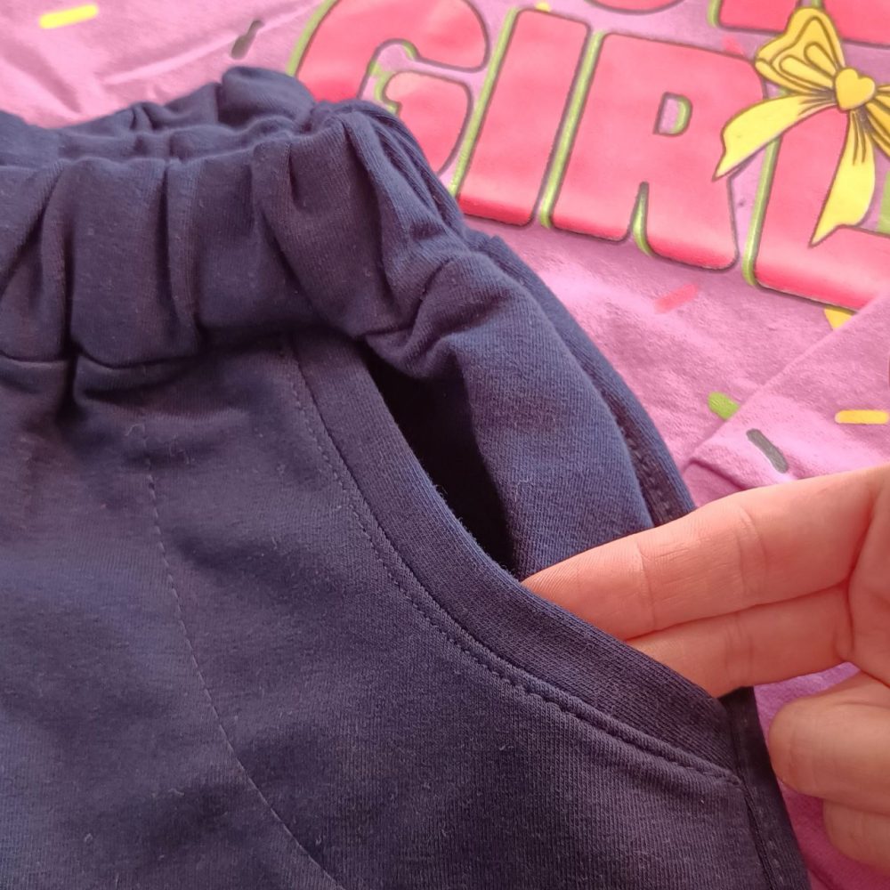 Girls' winter hoodie and pants suitable for ages 5 to 9 years