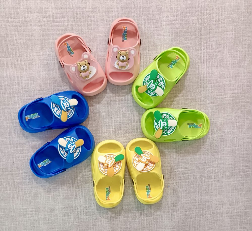 Slippers and Crocs (26)