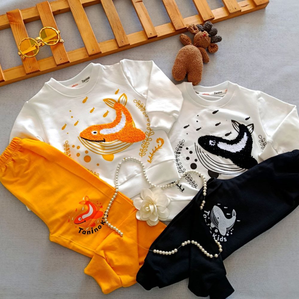 Blouse and pants for girls and boys, suitable for ages 1 to 5 years.