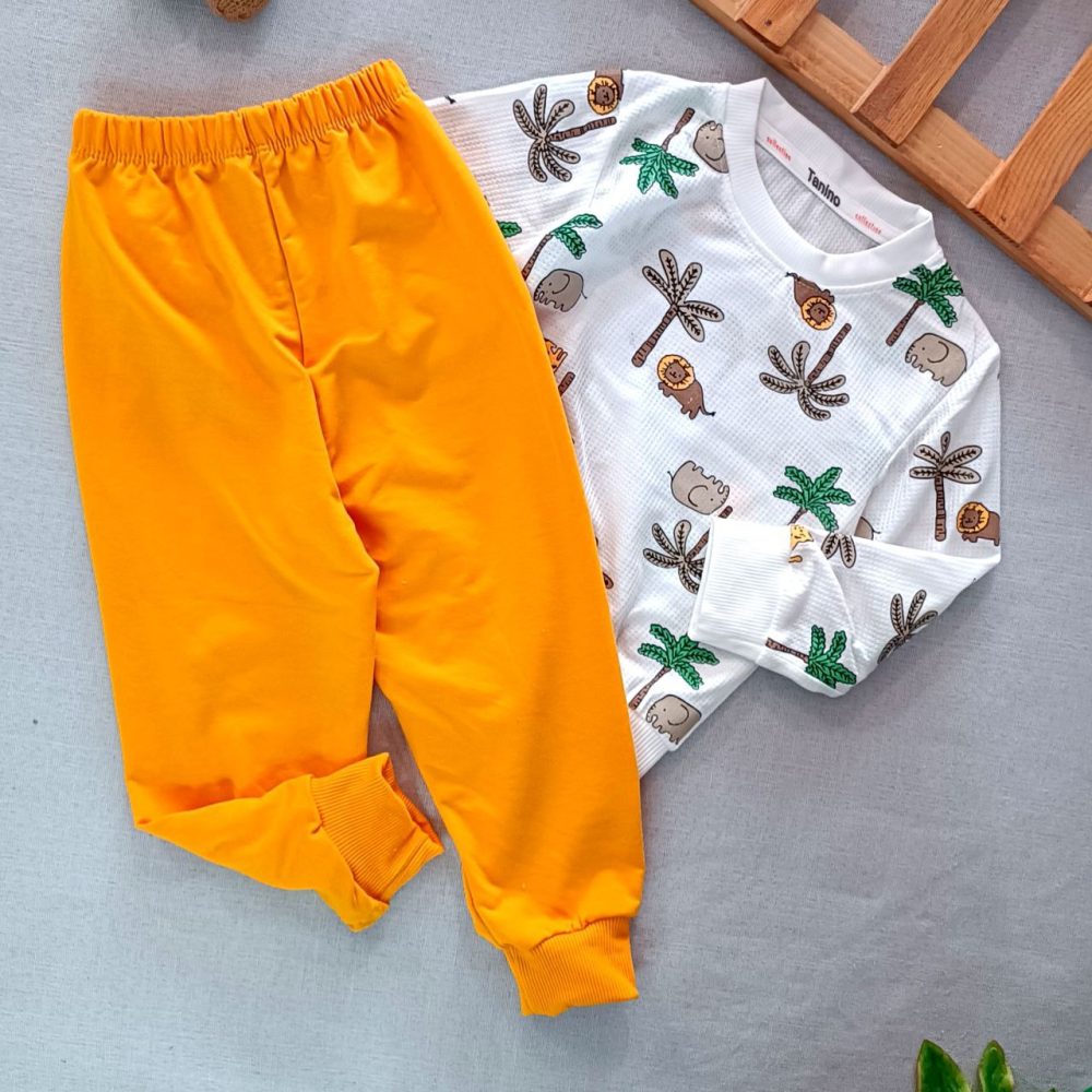 Blouse and pants for girls and boys, suitable for ages 1 to 5 years.