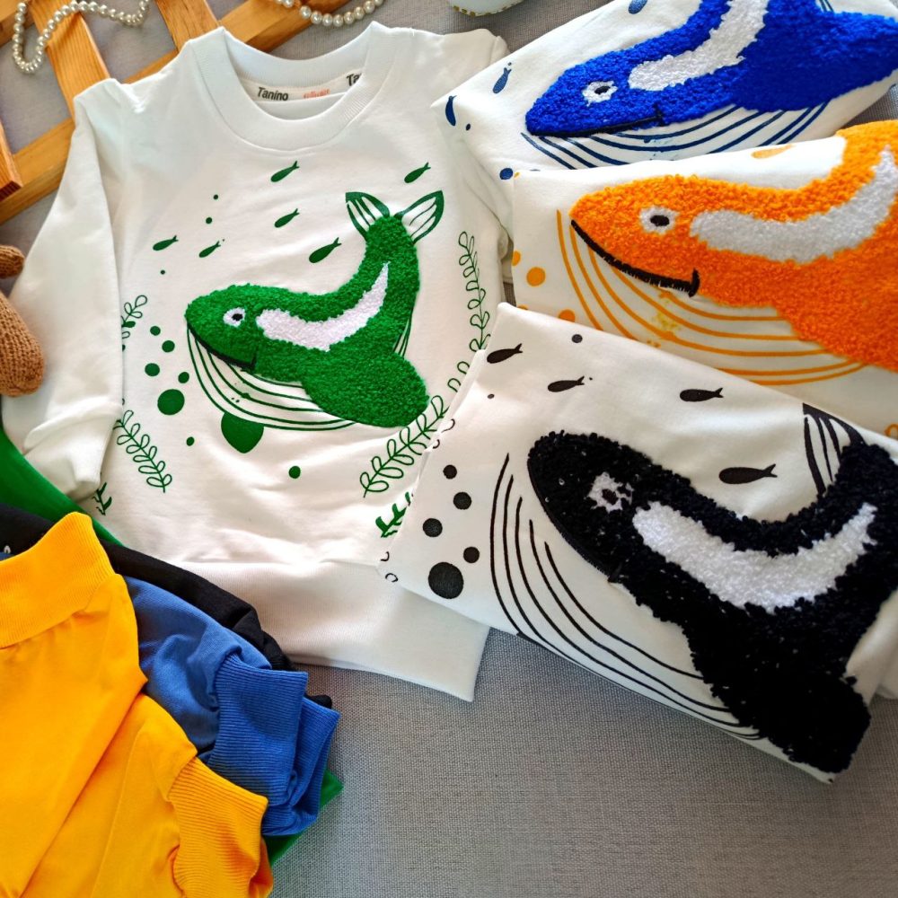 Blouse and pants for girls and boys, suitable for ages 1 to 5 years.