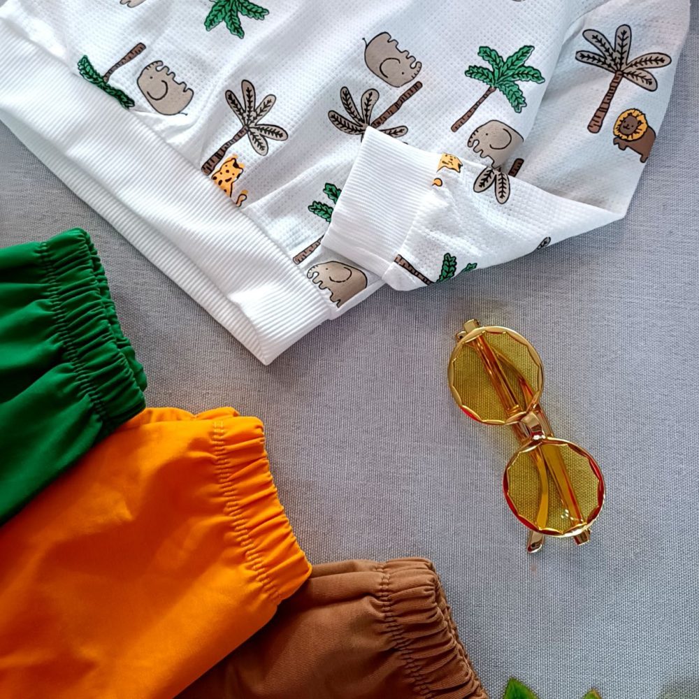 Blouse and pants for girls and boys, suitable for ages 1 to 5 years.