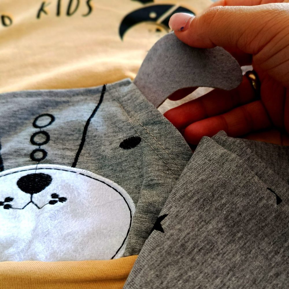 Blouse and pants for girls and boys, suitable for ages 1 to 5 years.