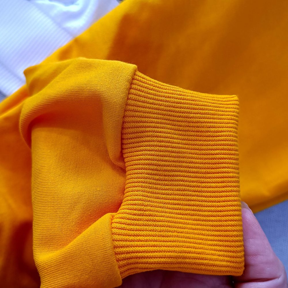 Blouse and pants for girls and boys, suitable for ages 1 to 5 years.