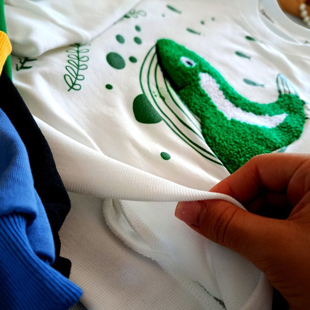 Blouse and pants for girls and boys, suitable for ages 1 to 5 years.