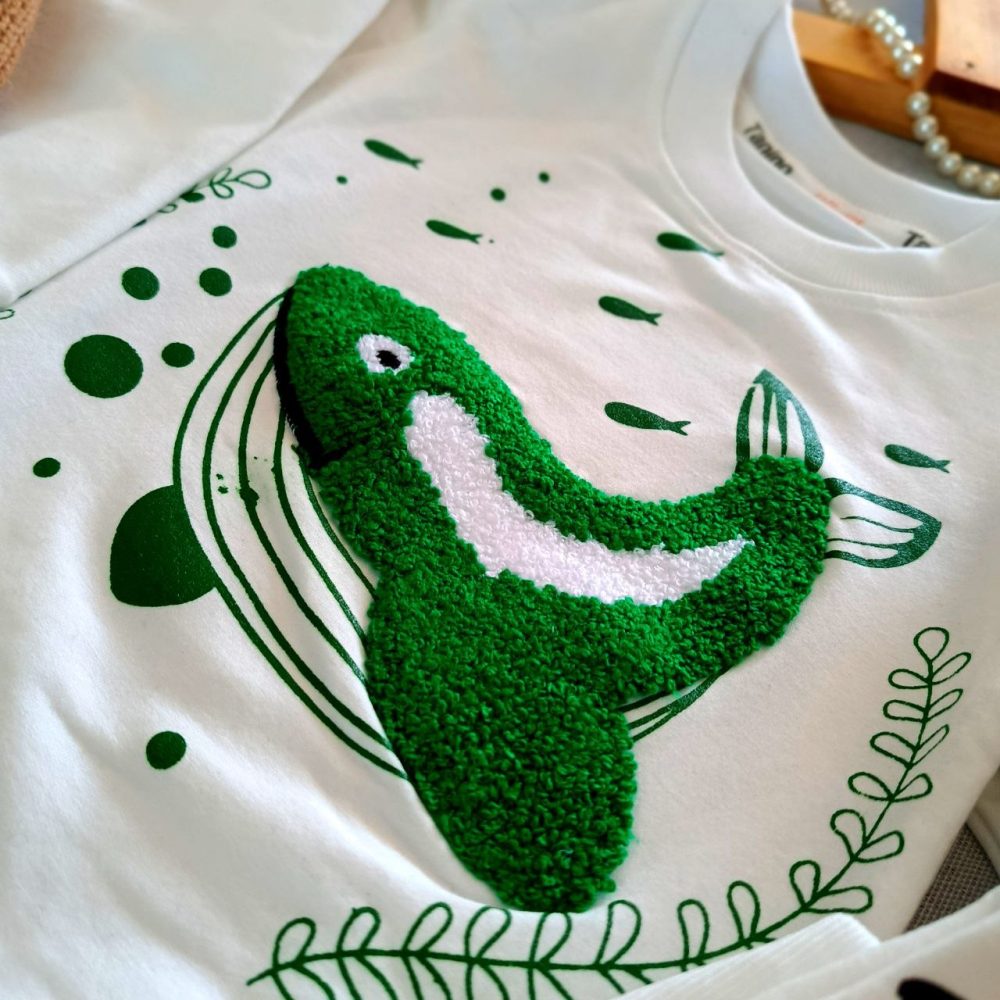 Blouse and pants for girls and boys, suitable for ages 1 to 5 years.