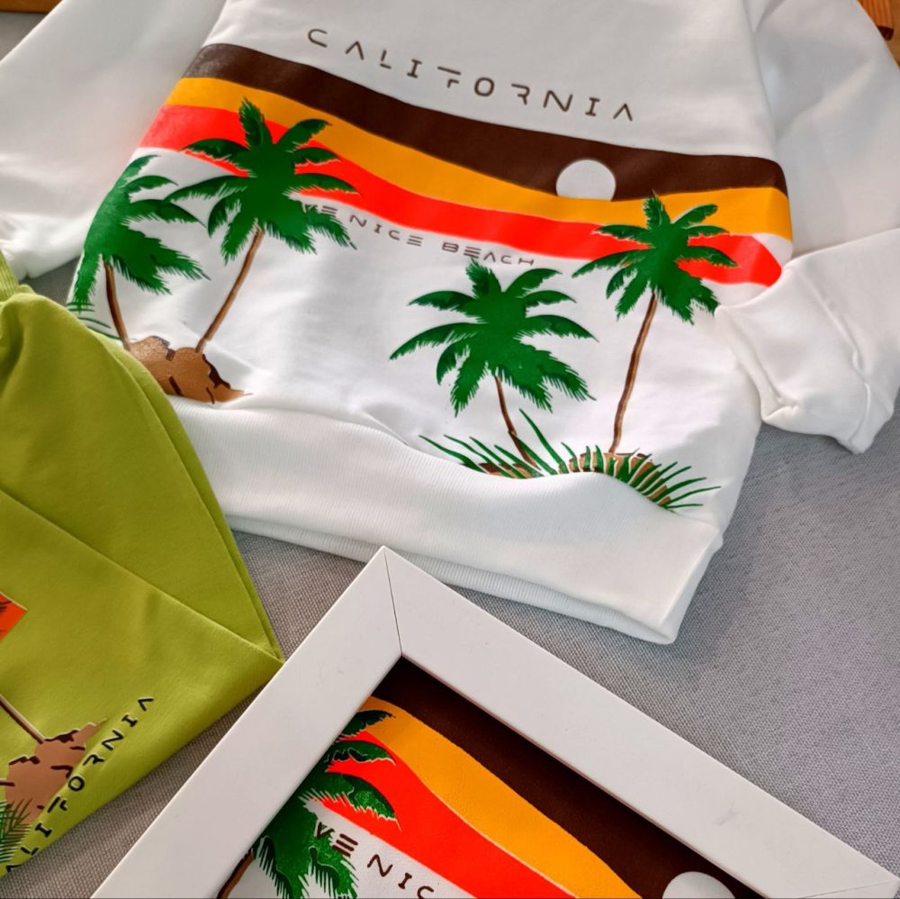 Blouse and pants for girls and boys, suitable for ages 1 to 7 years old.