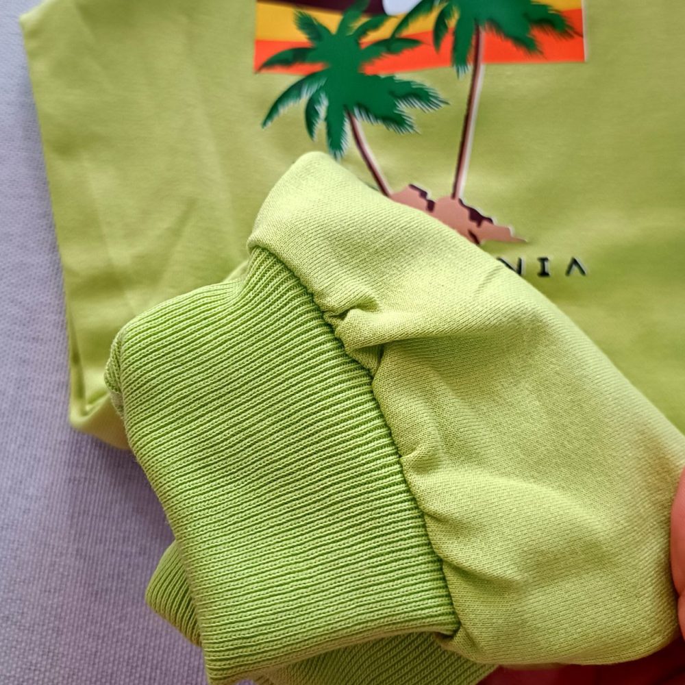 Blouse and pants for girls and boys, suitable for ages 1 to 7 years old.