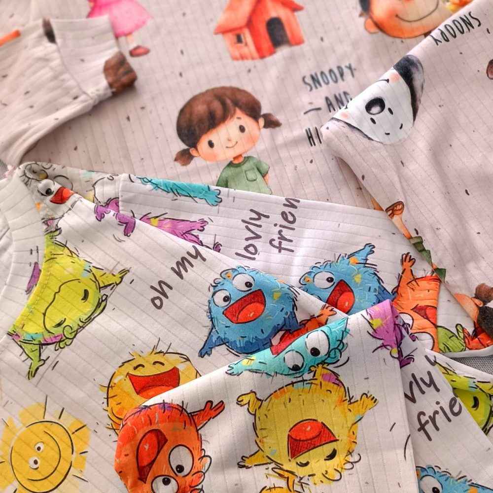 Blouse and pants for girls and boys, suitable for ages 1 to 8 years old.