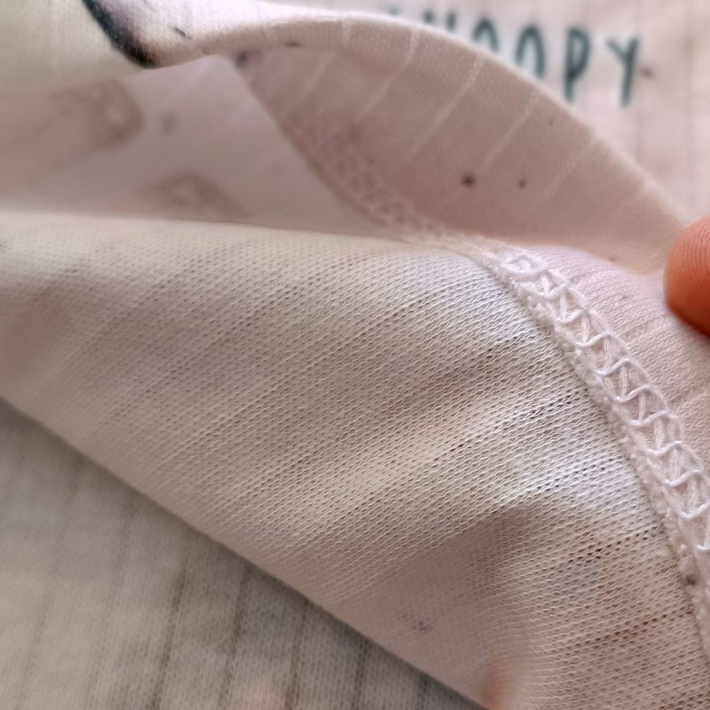 Blouse and pants for girls and boys, suitable for ages 1 to 8 years old.