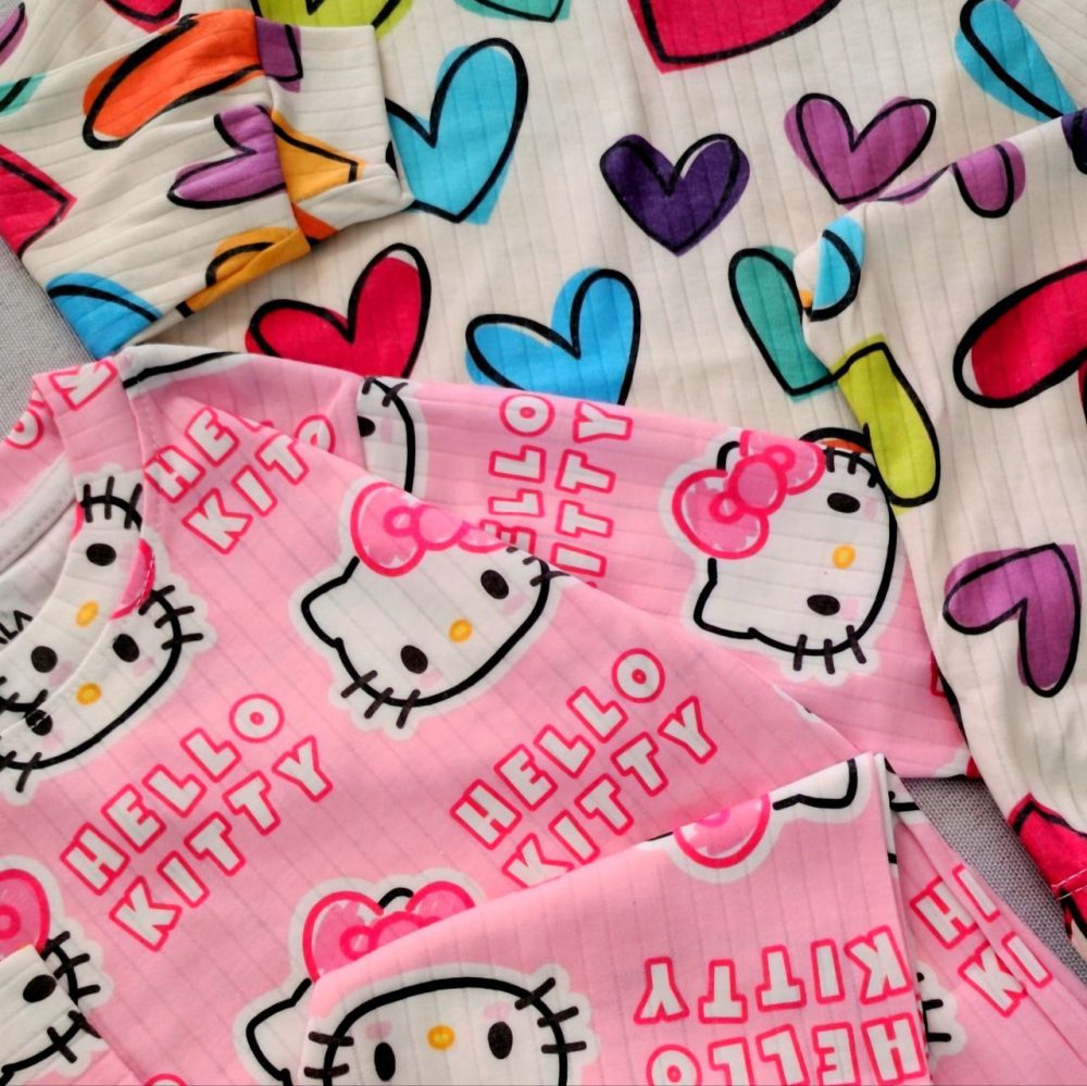 Blouse and pants for girls and boys, suitable for ages 1 to 8 years old.