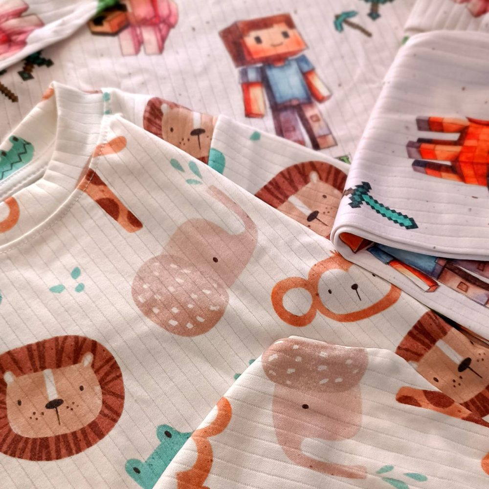 Blouse and pants for girls and boys, suitable for ages 1 to 8 years old.