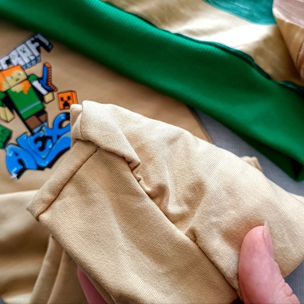 Boys' and girls' blouse and pants set suitable for ages 3 to 10 years