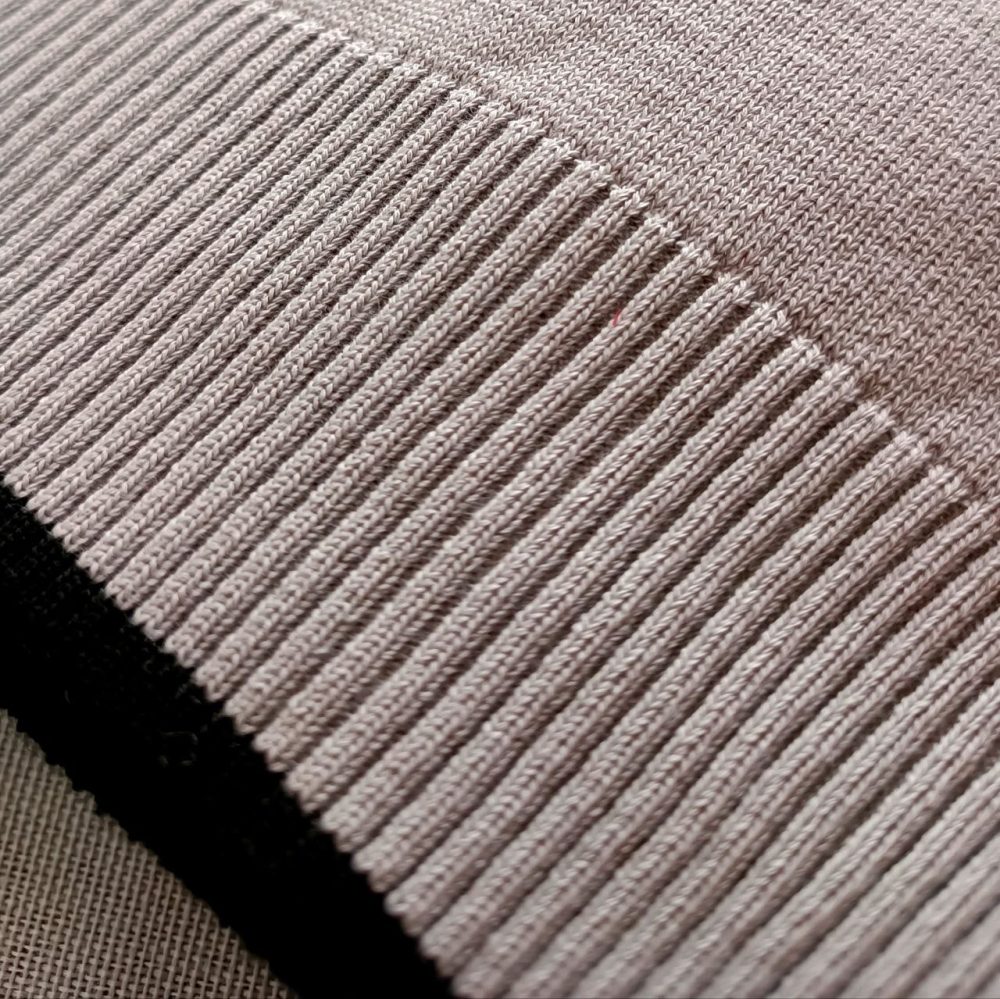 Boys' knitted blouse suitable for ages 7 to 10 years