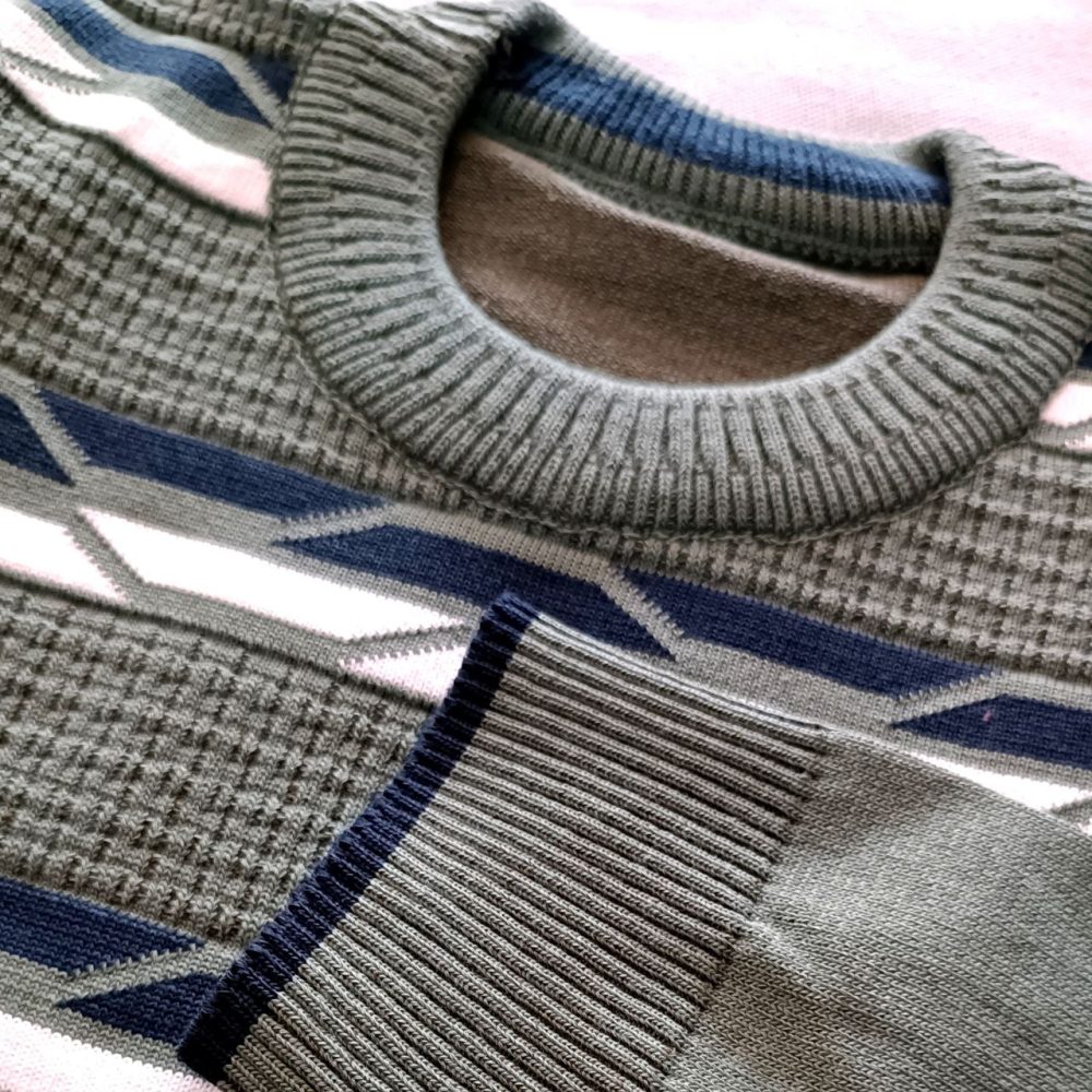 Boys' knitted blouse suitable for ages 7 to 10 years