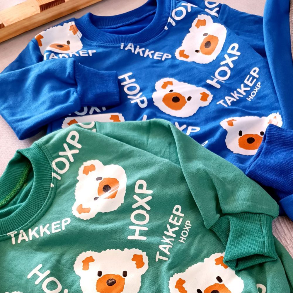 Girls' and boys' blouse and pants set suitable for ages 1 to 7 years old (5) Girls' and boys' blouse and pants set suitable for ages 1 to 7 years old.