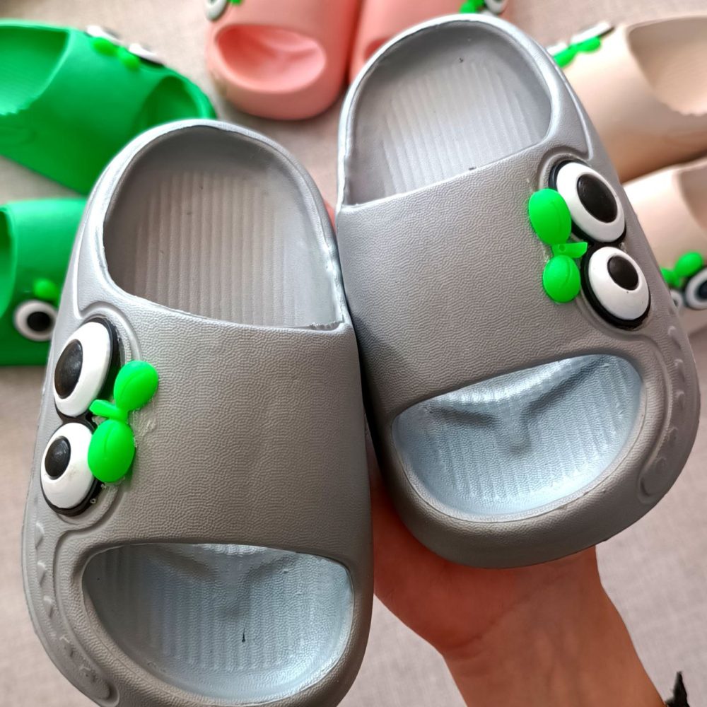 Girls' and boys' slippers from size 25 to 30