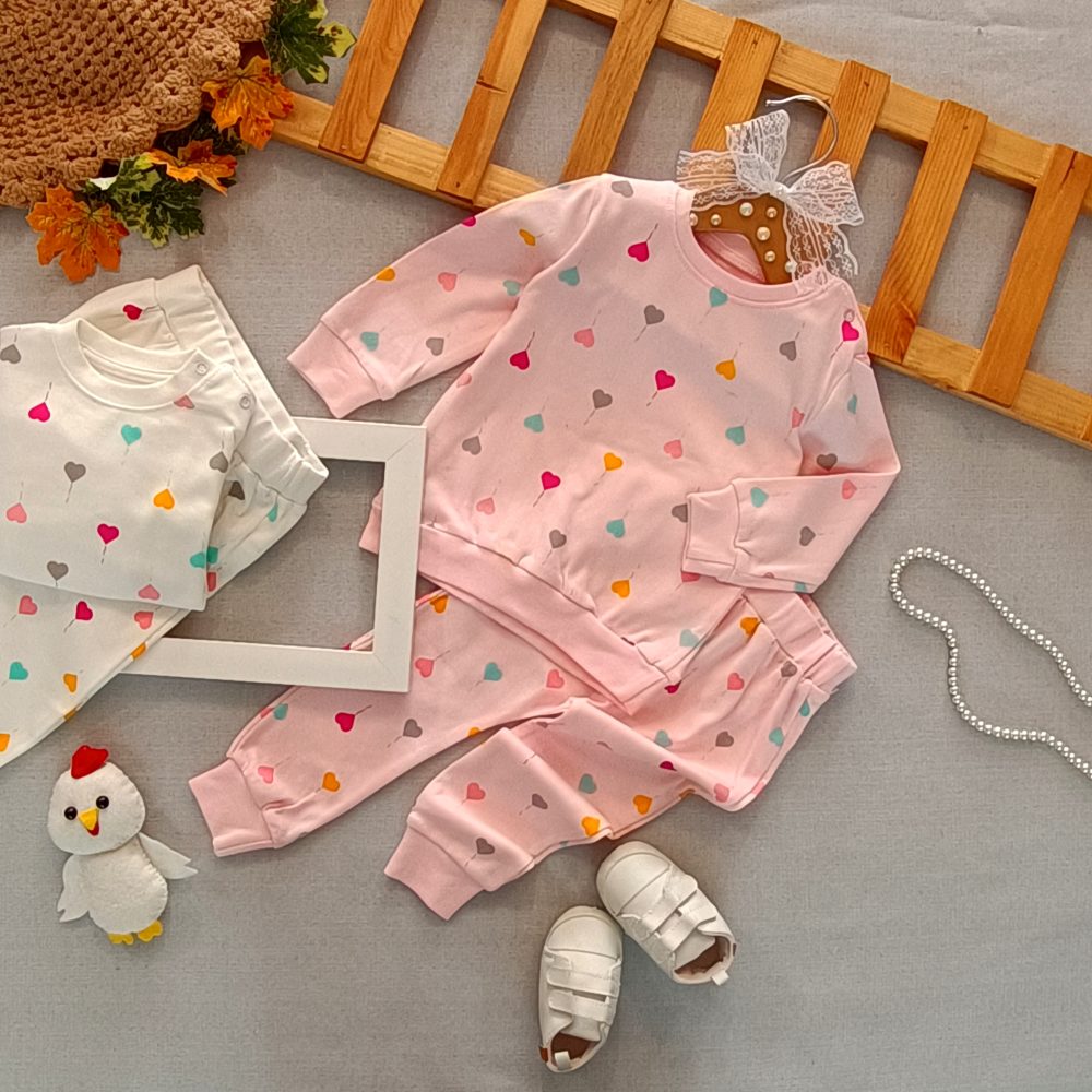 Girls' blouse and pants outfit suitable for 3 months to 36 months (1) Girls' blouse and pants outfit suitable for 3 months to 36 months
