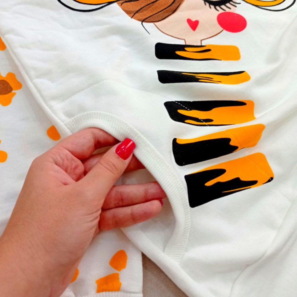 Girls' blouse and pants outfit suitable for ages 8 to 11 years old (10) Girls' blouse and pants outfit suitable for ages 8 to 11 years old