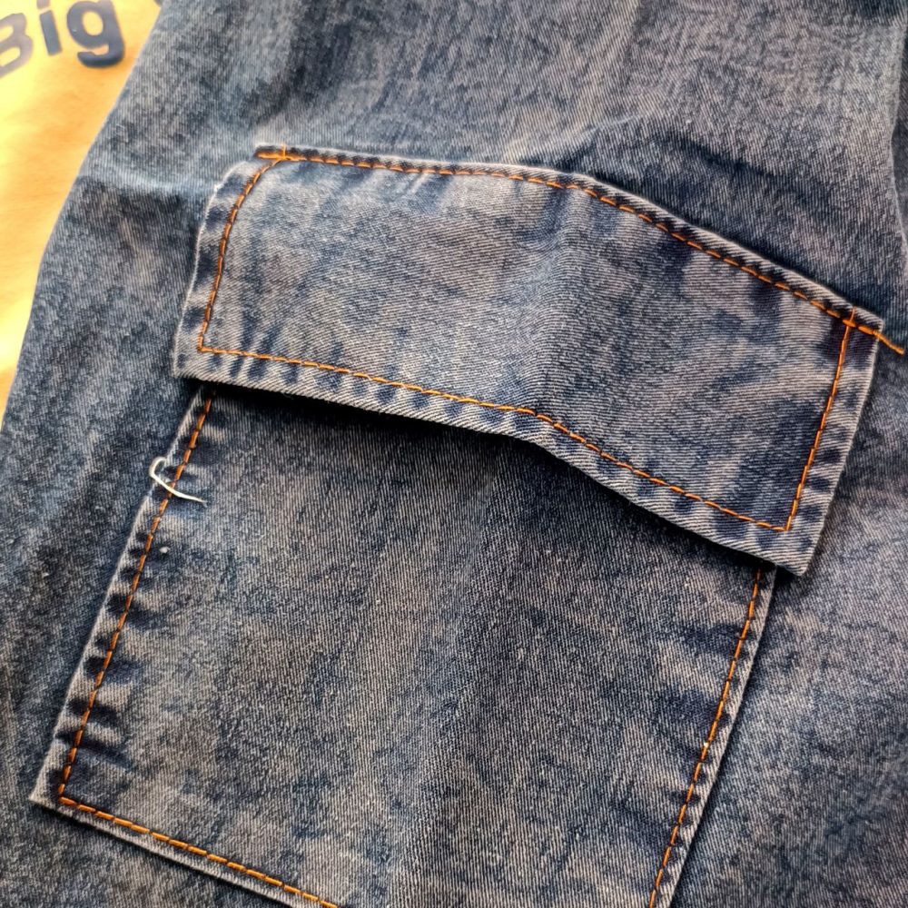 Girls' blouse and pants suitable for ages 2 to 5 years