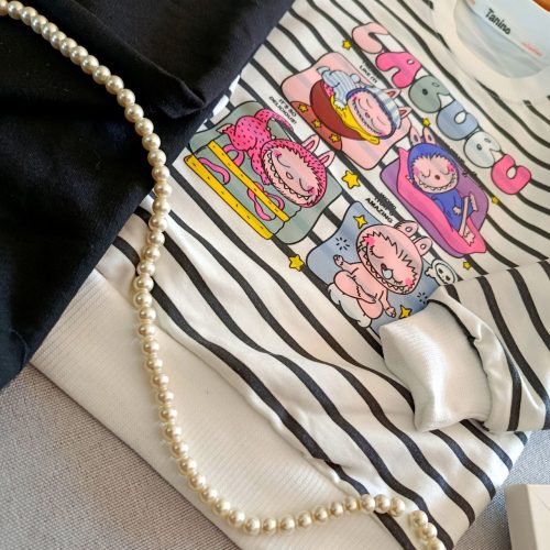 Girls' blouse and pants suitable for ages 2 to 5 years