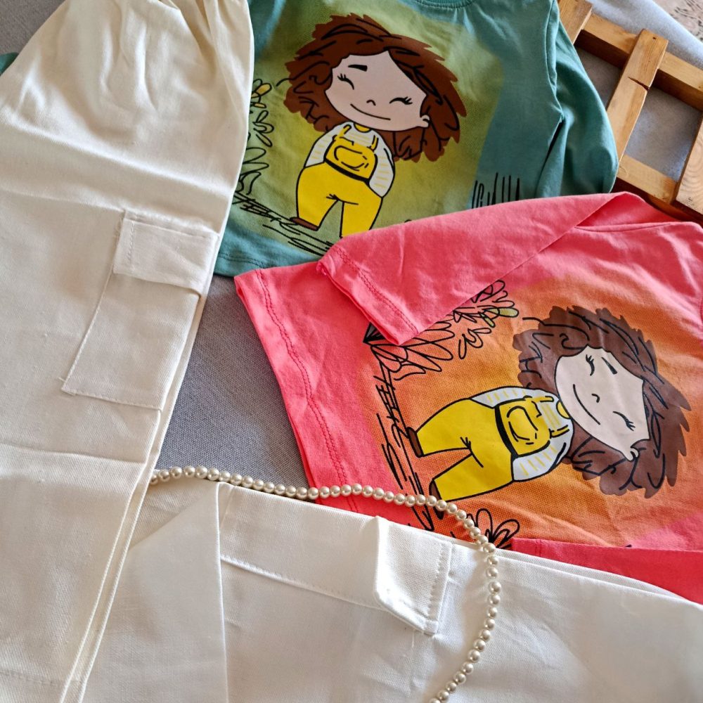 Girls' blouse and pants suitable for ages 2 to 5 years