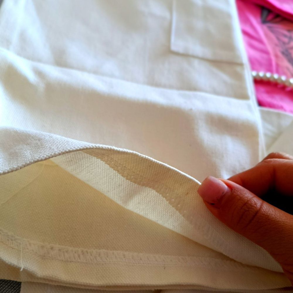 Girls' blouse and pants suitable for ages 2 to 5 years