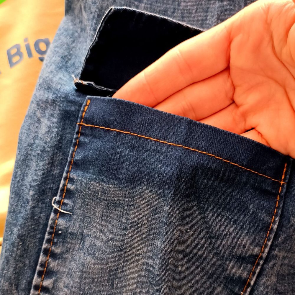 Girls' blouse and pants suitable for ages 2 to 5 years