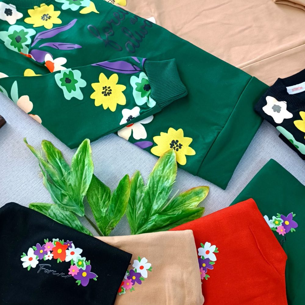 Girls' blouse and pants suitable for ages 2 to 7 years