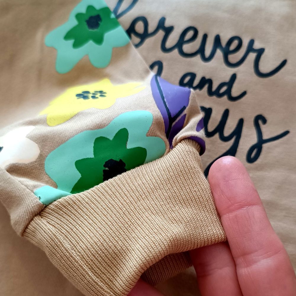 Girls' blouse and pants suitable for ages 2 to 7 years