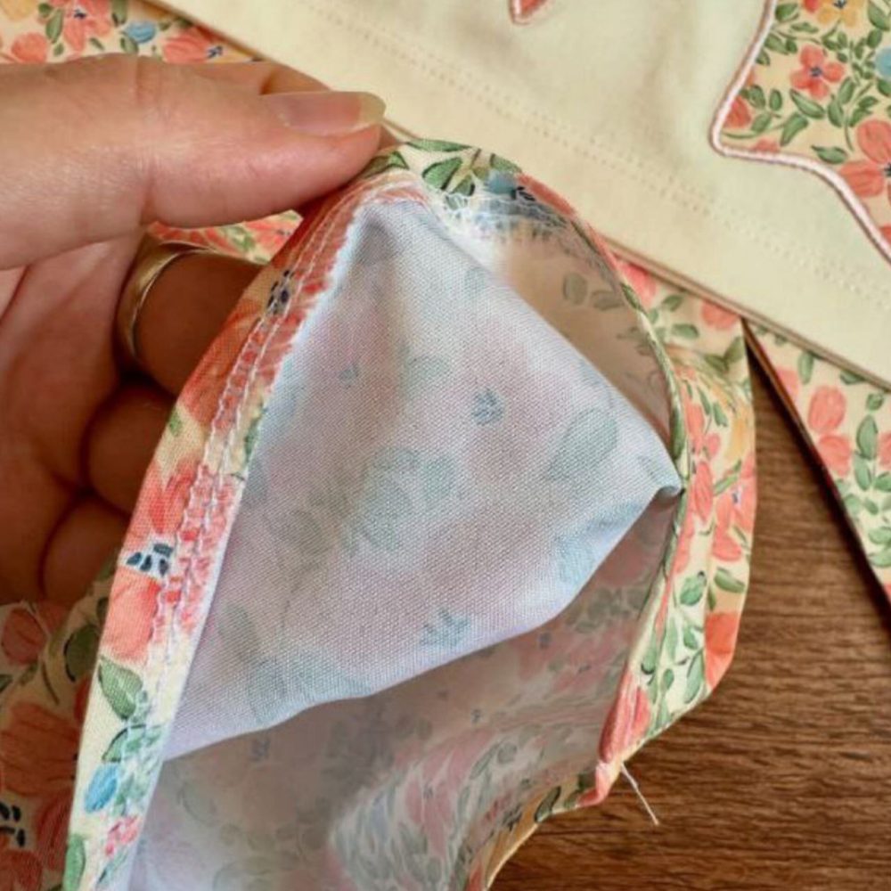 Girls' blouse and pants suitable for ages 3 to 10 years