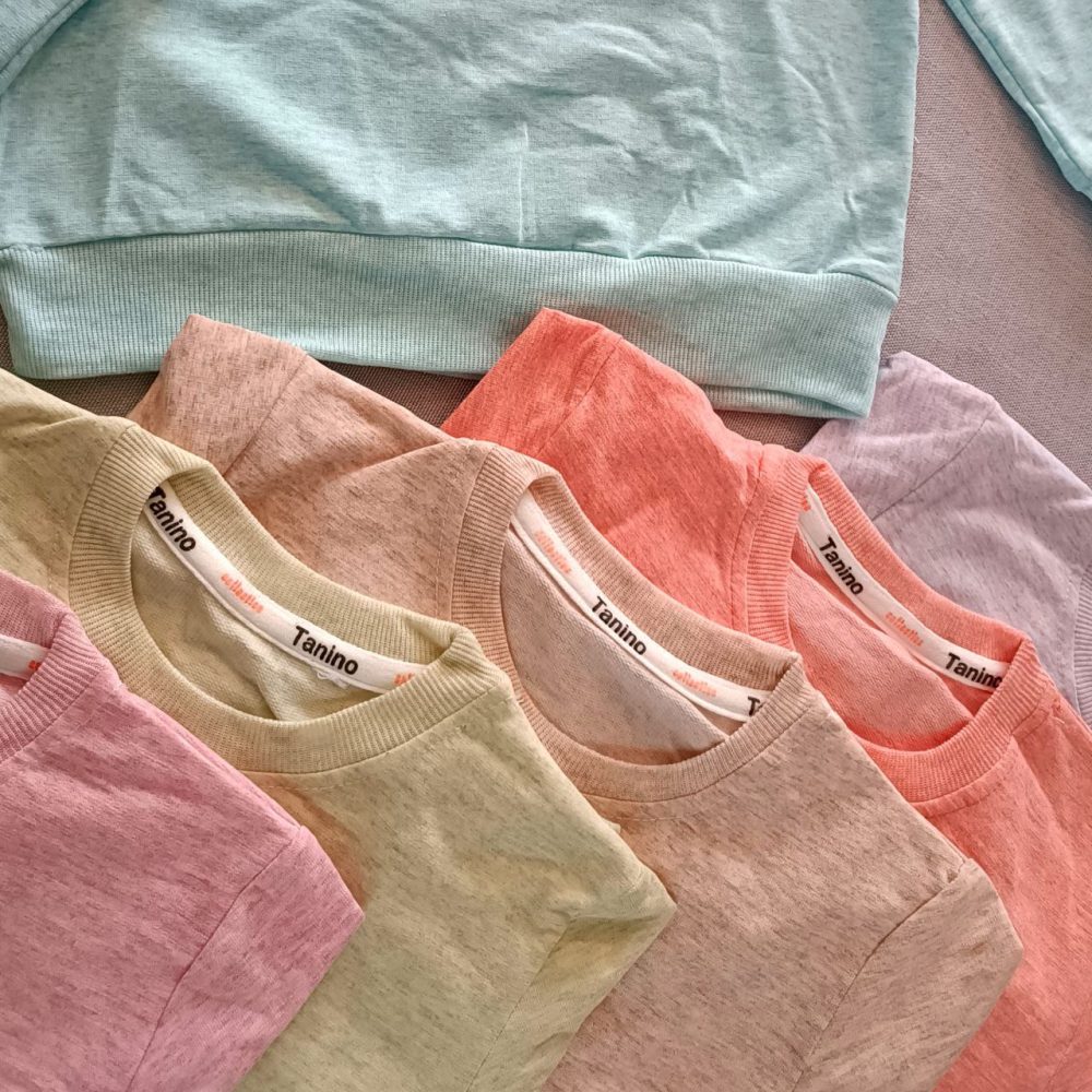 Girls' blouse and pants suitable for ages 3 to 7 years