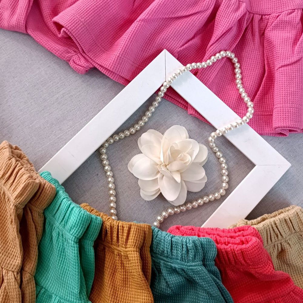 Girls' blouse and skirt, suitable for ages 2 to 5 years