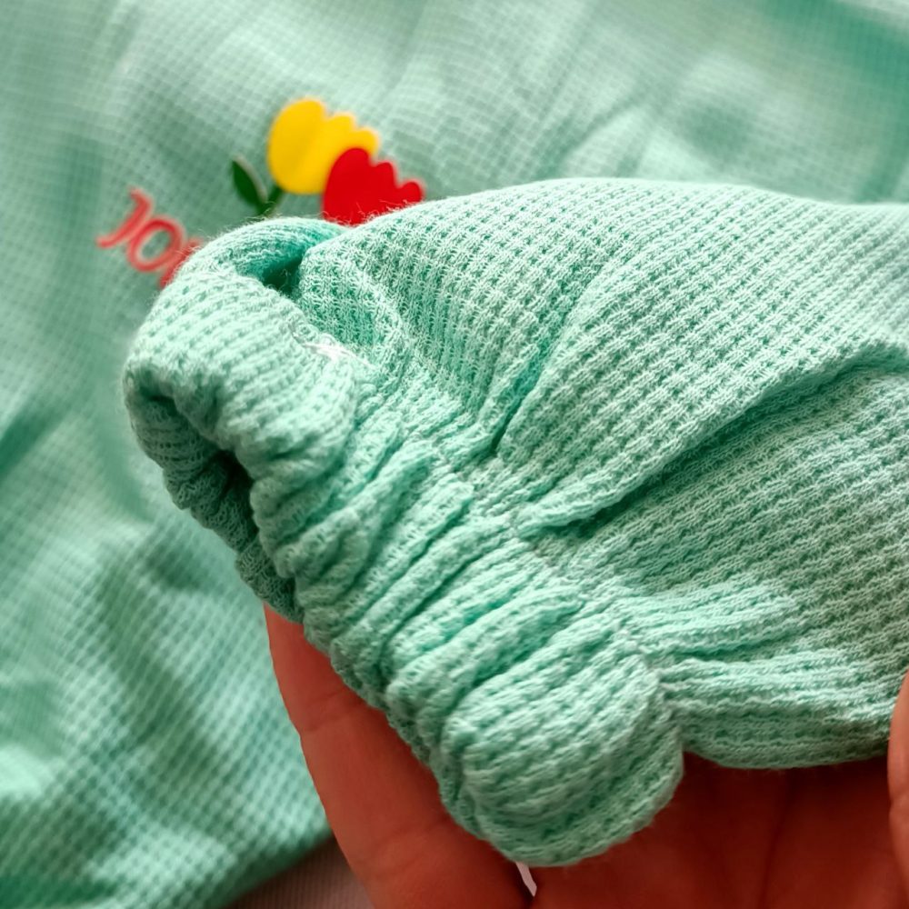 Girls' blouse and skirt, suitable for ages 2 to 5 years